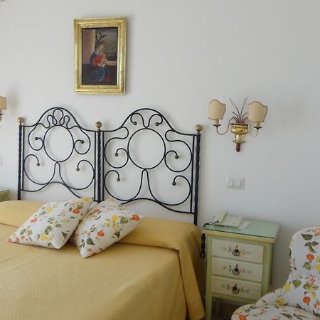 Hotel Villa Mora Giardini Naxos Exterior photo