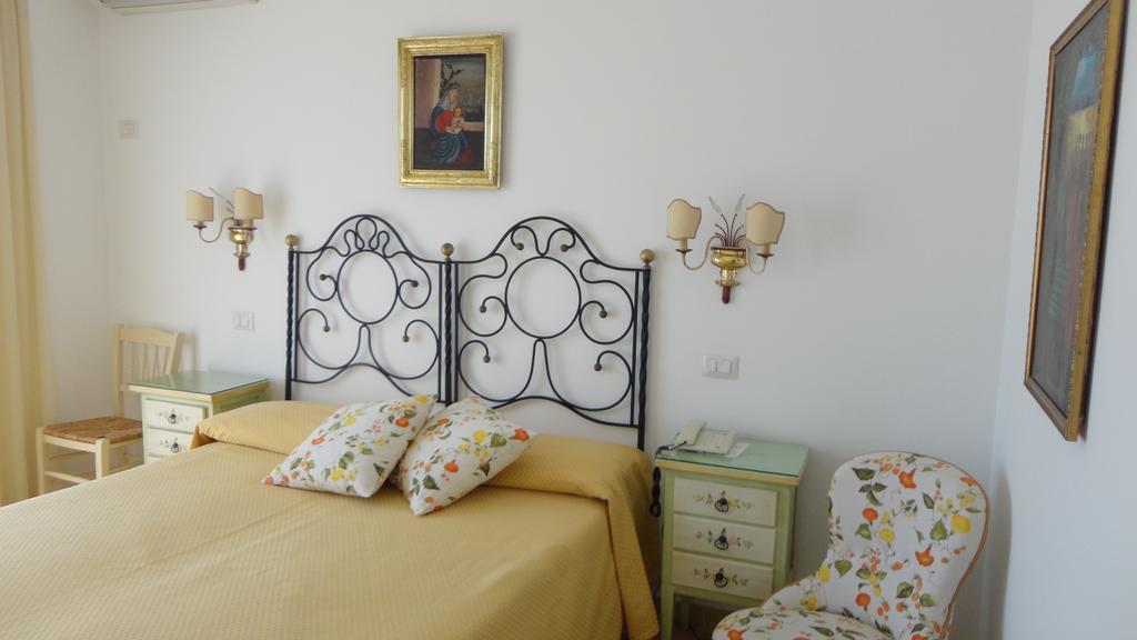 Hotel Villa Mora Giardini Naxos Exterior photo