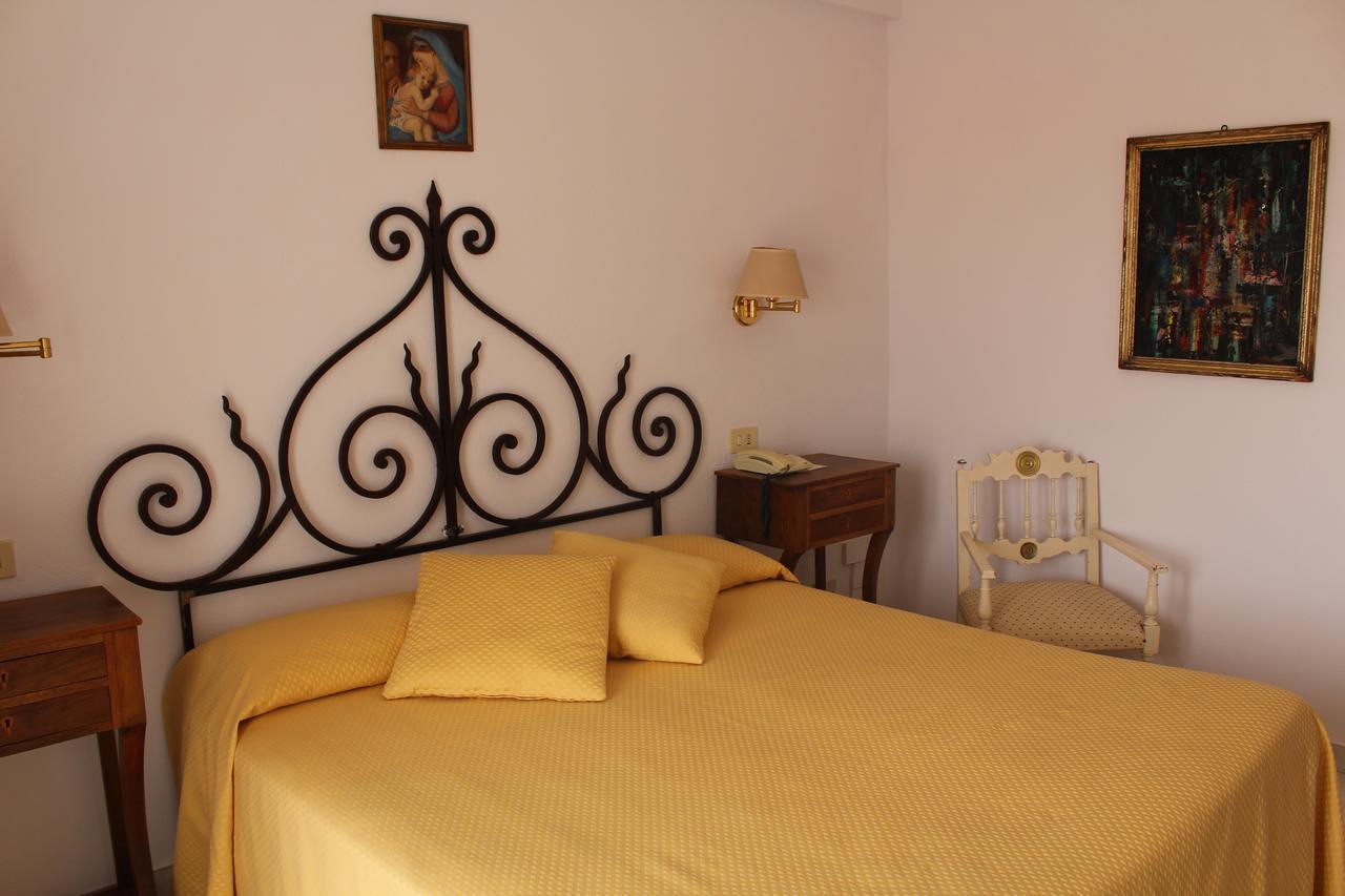 Hotel Villa Mora Giardini Naxos Exterior photo