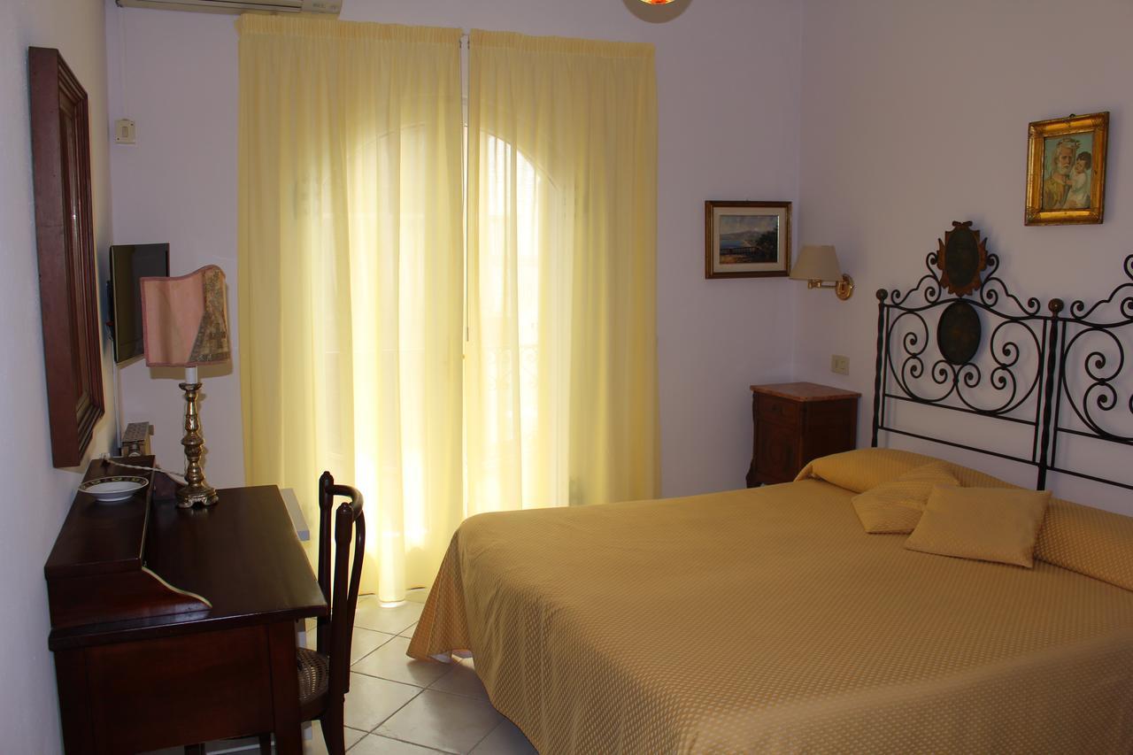 Hotel Villa Mora Giardini Naxos Exterior photo
