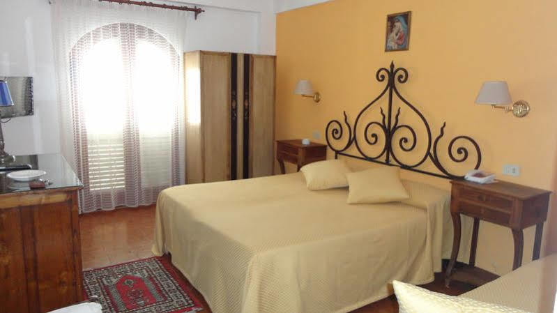Hotel Villa Mora Giardini Naxos Exterior photo